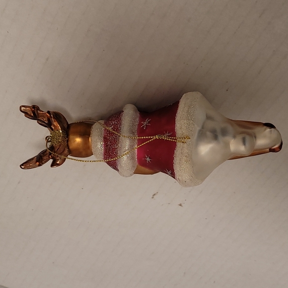 Adorable Reindeer Holding  a Christmas Tree Ornament - Picture 7 of 16